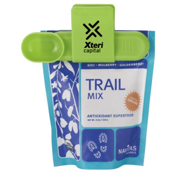 Magnetic Chip Clip with Scoop Thumbnail